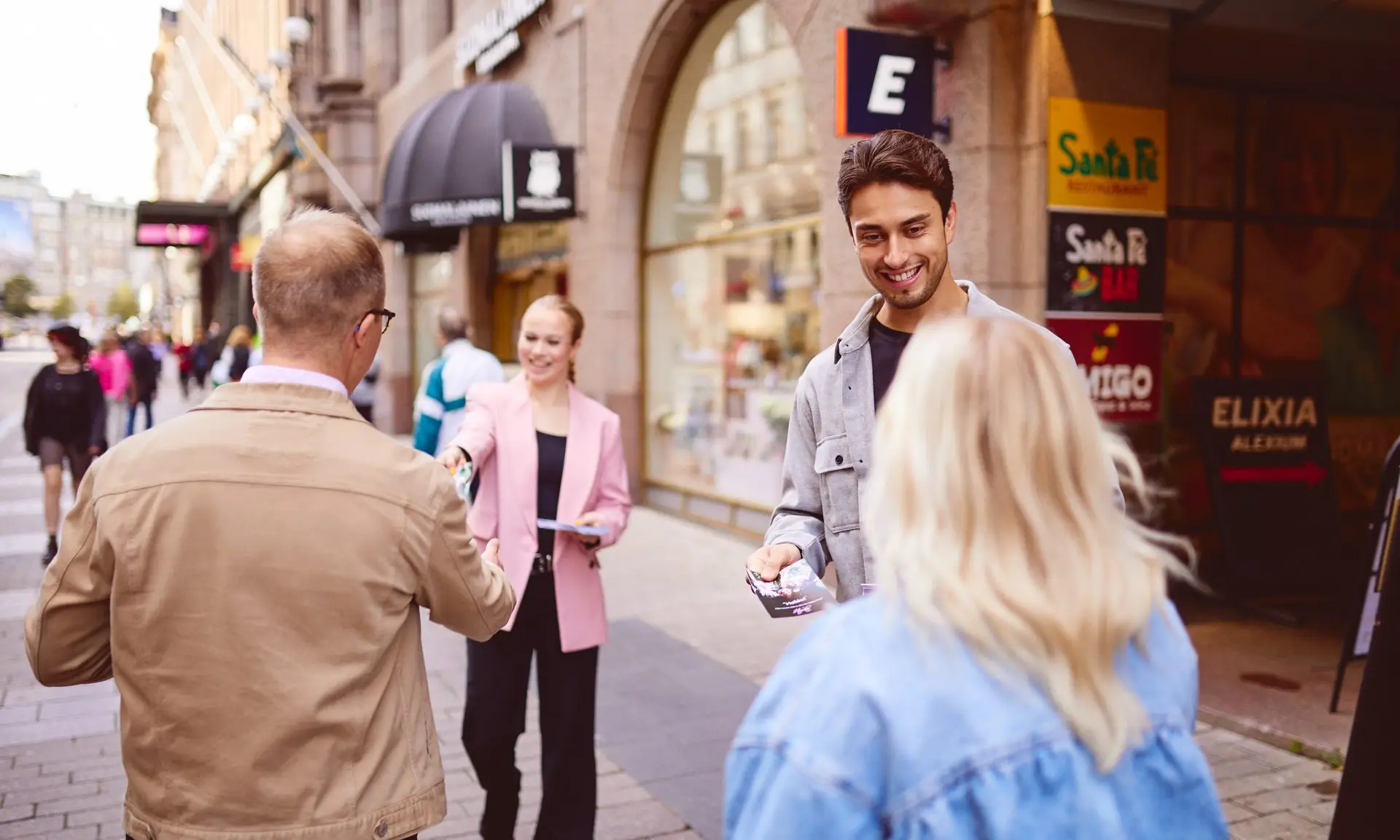 alt="Energiset promoottorit flyer-jako"